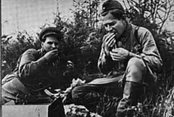 «А до смерти четыре шага»: почему песня «Землянка» попала в немилость цензоров.