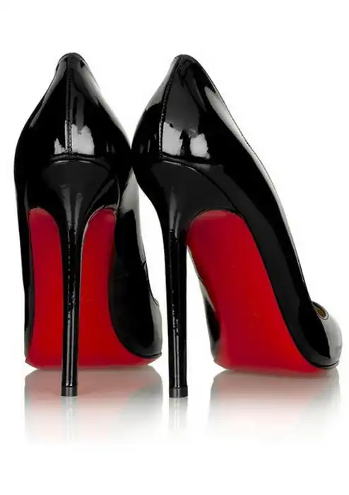 На лабутенах...