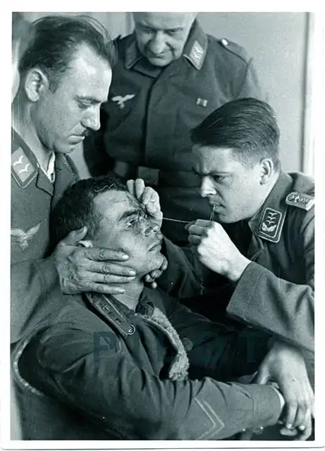 Немцы и русские в плену...