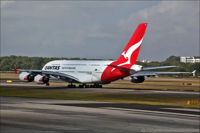 Как красят самый большой самолет. Airbus А-380 в Гамбурге