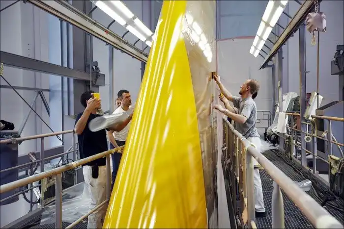 Как красят самый большой самолет. Airbus А-380 в Гамбурге