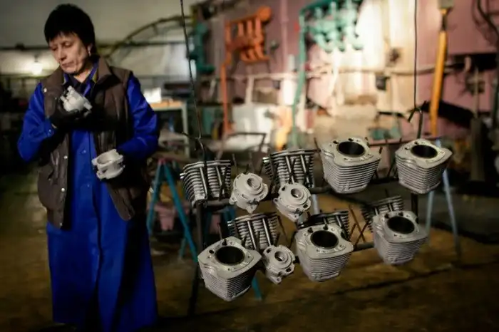 Как собирают мотоциклы «Урал»