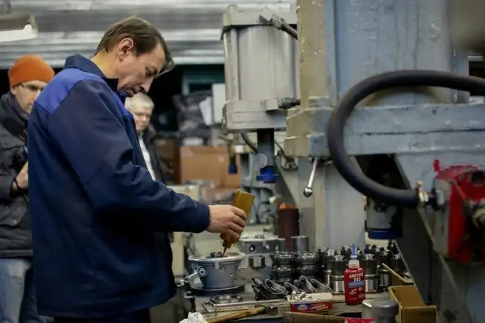 Как собирают мотоциклы «Урал»