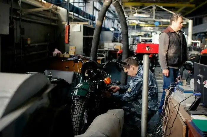 Как собирают мотоциклы «Урал»