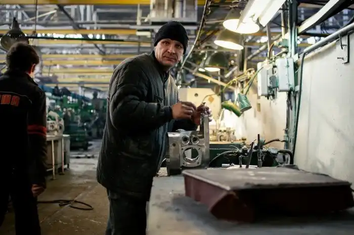 Как собирают мотоциклы «Урал»