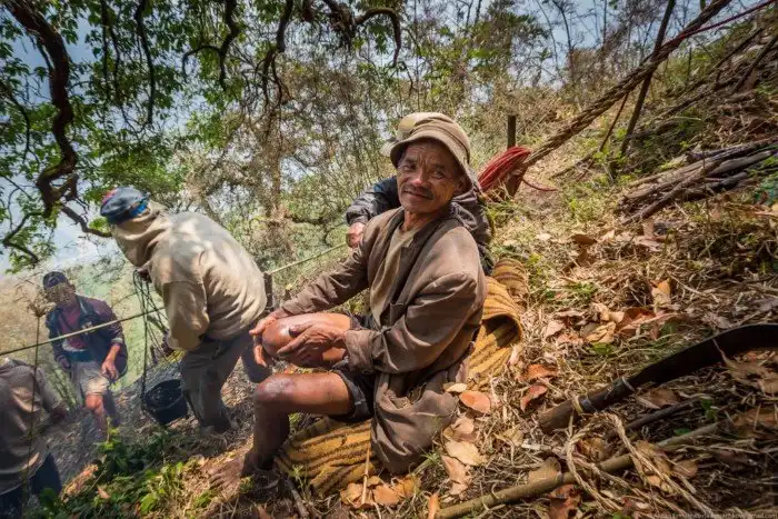 Неизвестные Гималаи: охотники за медом диких пчёл. Часть 2