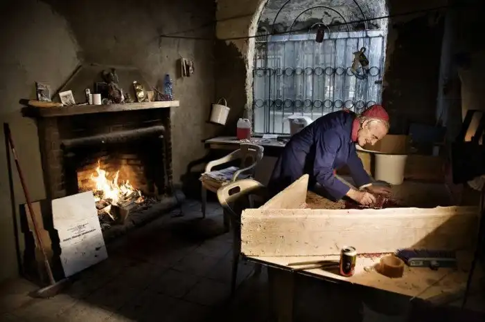 Испанец уже почти 50 лет строит собор своими руками