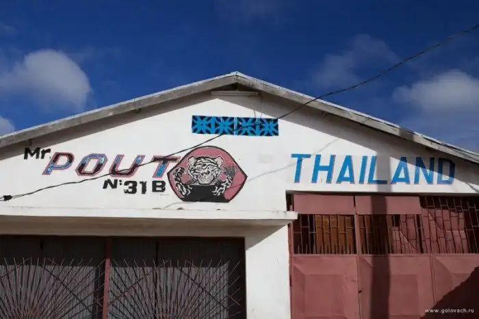 Как добывают и продают нелегальные драгоценные камни на Мадагаскаре