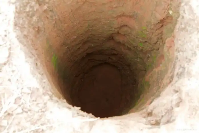 Как добывают и продают нелегальные драгоценные камни на Мадагаскаре