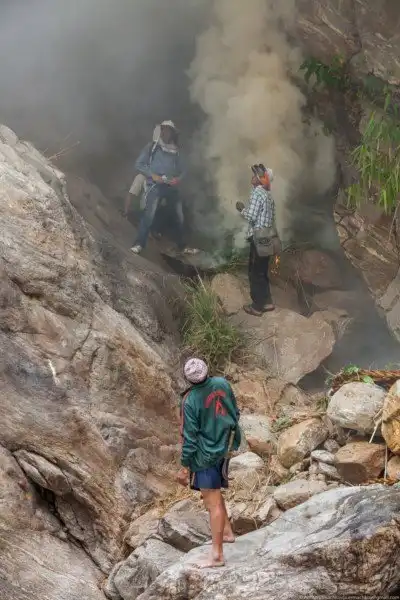 Неизвестные Гималаи: в поисках охотников за медом диких пчёл