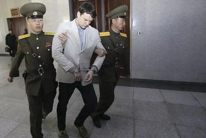 В КНДР американского студента, сорвавшего агитационный плакат, приговорили к 15 годам тюрьмы