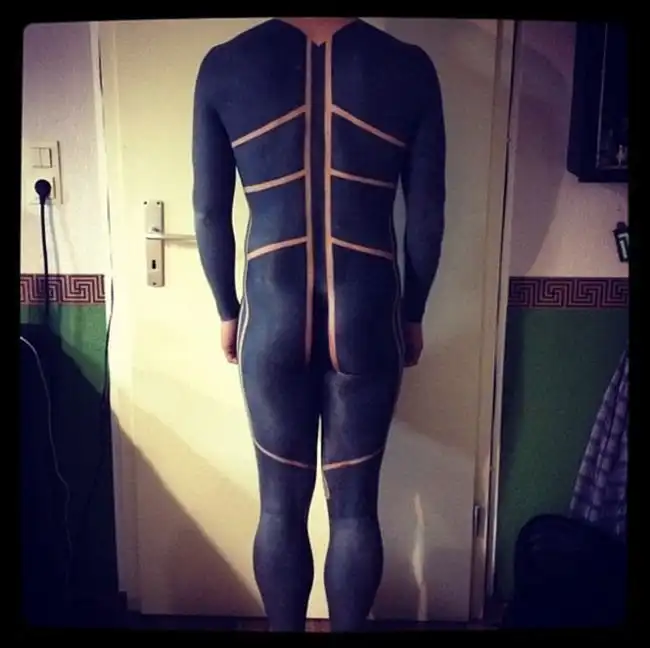 Новая мода: закрашенные татуировки