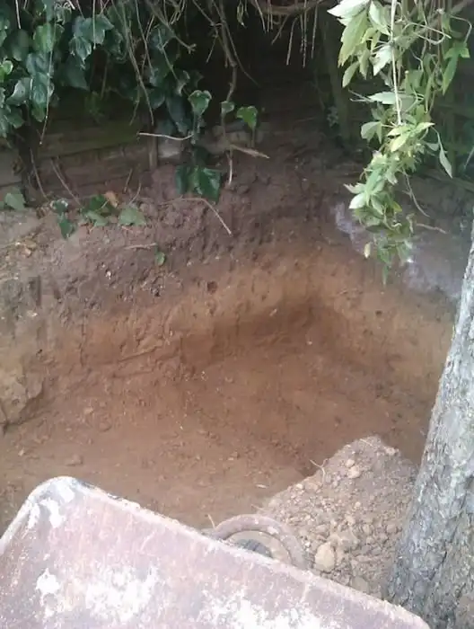 Парень построил жилище хоббита во дворе собственного дома