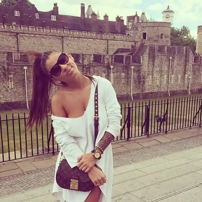 Очаровательная румынская телеведущая Роксана Ванча