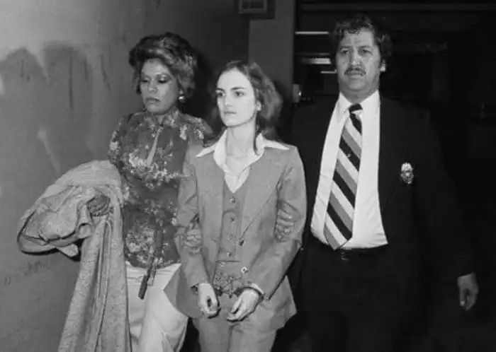 Жертвы, которые влюбились в своих мучителей: шокирующие примеры «стокгольмского синдрома»