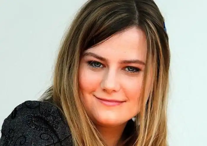 Жертвы, которые влюбились в своих мучителей: шокирующие примеры «стокгольмского синдрома»