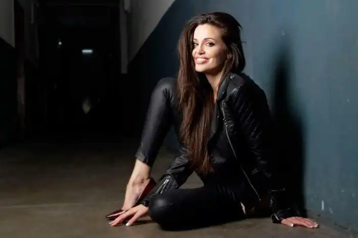 10 молодых версий Анджелины Джоли, которые вы обязаны увидеть