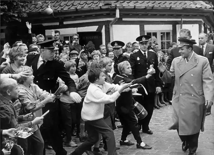 Юрий Алексеевич Гагарин – первый космонавт