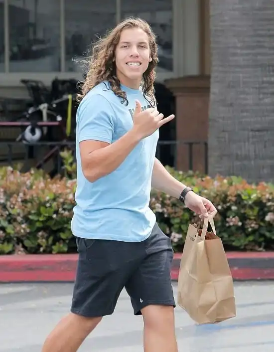 Джозеф Баэн, внебрачный сын Арнольда Шварценеггера, стал еще больше похож на отца