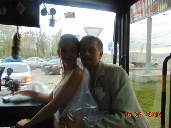 В Воронеже водитель автобуса сыграла свою свадьбу прямо в автобусе