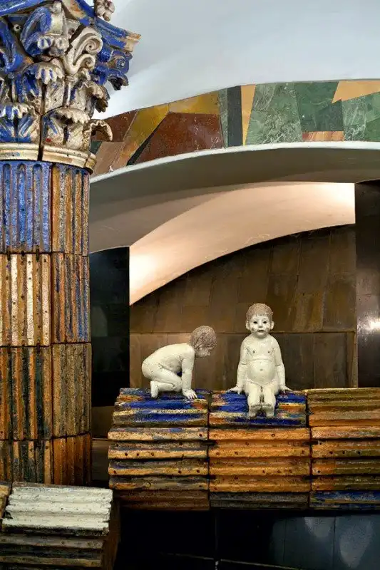 15 удивительных фрагментов московского метро