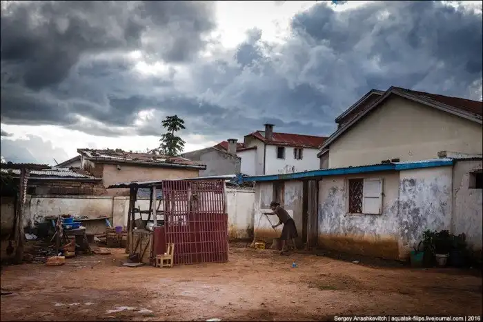 Как делают изделия из коровьих рогов на Мадагаскаре