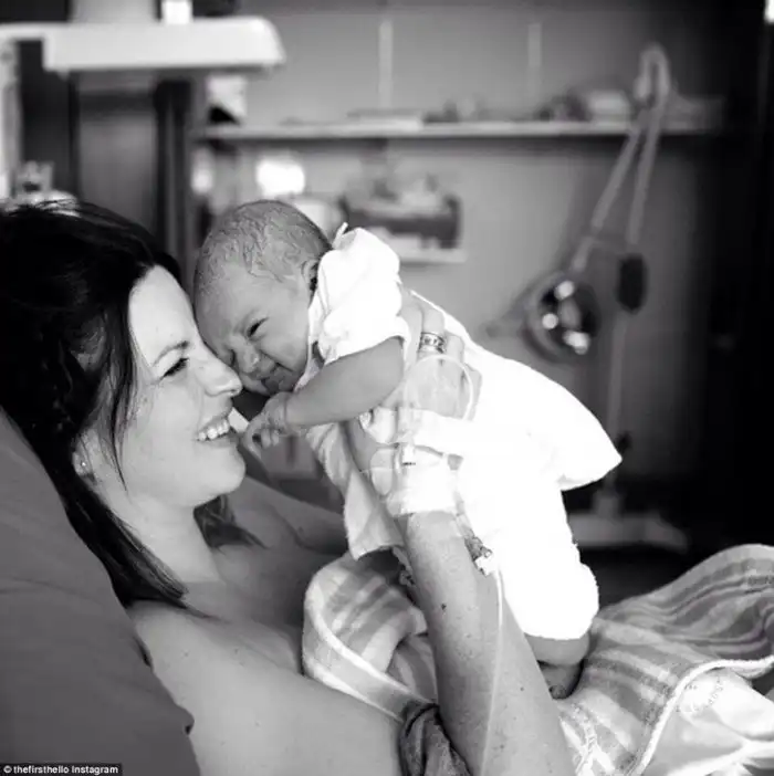 Первое «привет»: фотопроект о первой встрече мамы и малыша