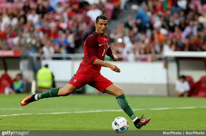 Как Криштиану Роналду зарабатывает свои миллионы и на что их тратит