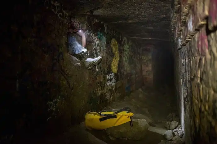 Катафилы - пираты парижских катакомб, увлечённые литературой