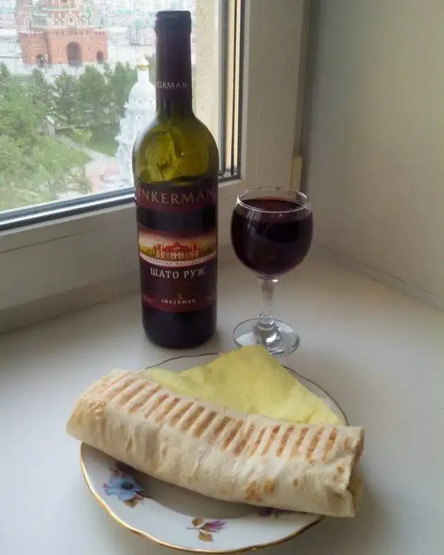 Французам показали фото еды, которую в России относят к «французской» кухне. Реакция незабываема!