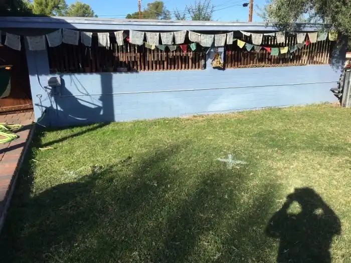 Старый подземный бункер во дворе дома