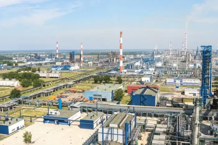 Как работает крупнейший нефтеперерабатывающий завод в России