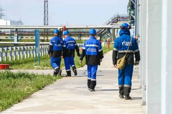 Как работает крупнейший нефтеперерабатывающий завод в России