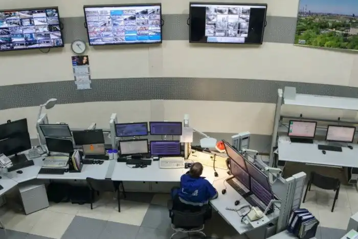 Как работает крупнейший нефтеперерабатывающий завод в России