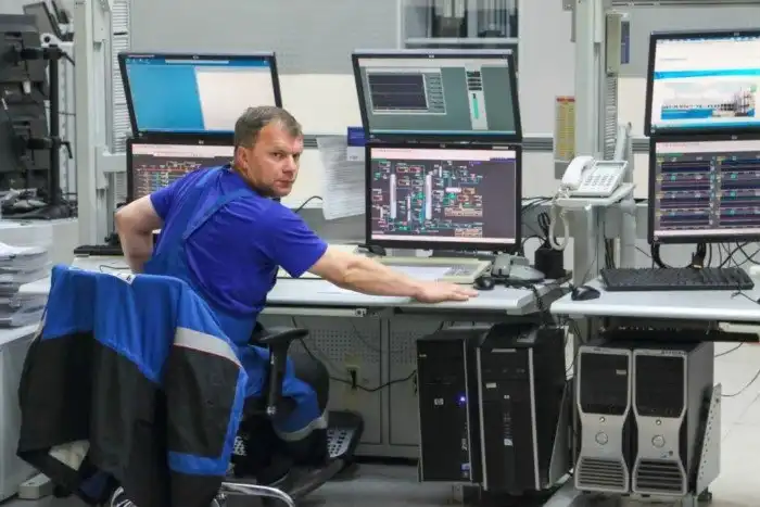 Как работает крупнейший нефтеперерабатывающий завод в России