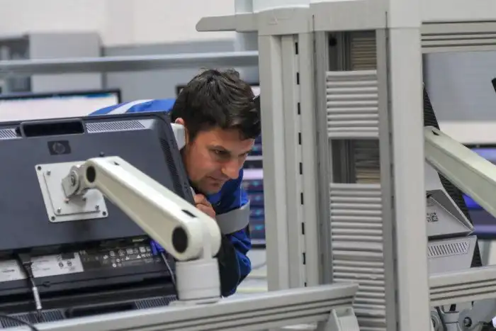 Как работает крупнейший нефтеперерабатывающий завод в России