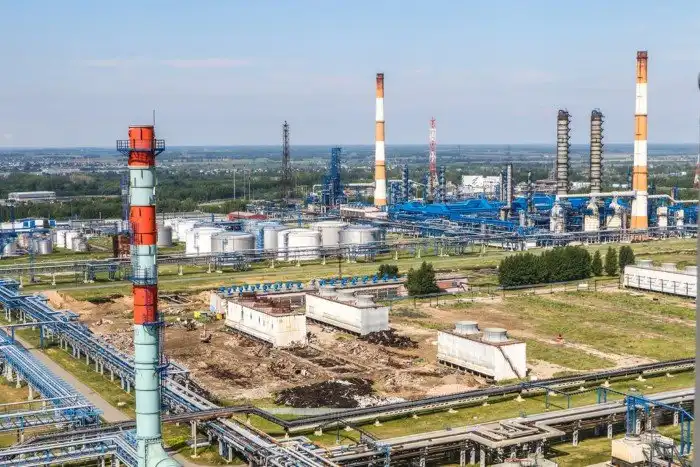 Как работает крупнейший нефтеперерабатывающий завод в России