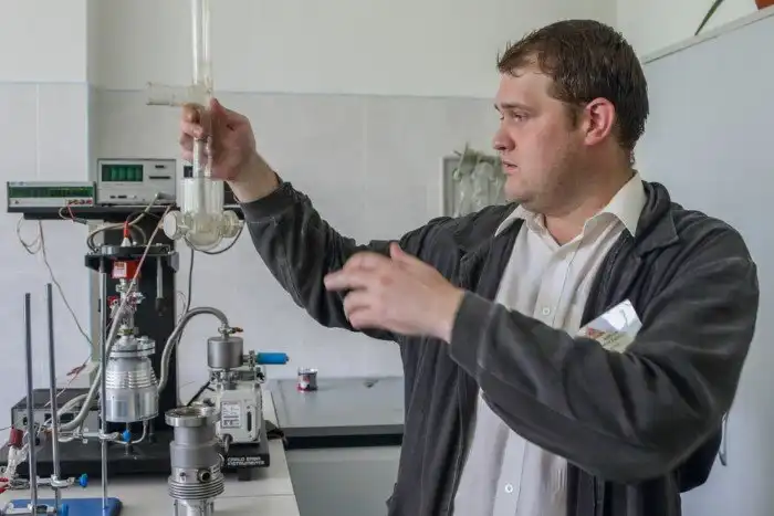 Как работает крупнейший нефтеперерабатывающий завод в России