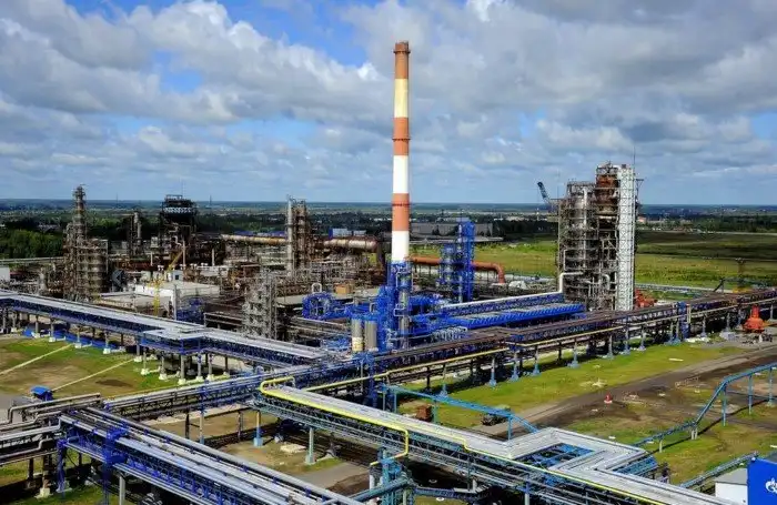 Как работает крупнейший нефтеперерабатывающий завод в России