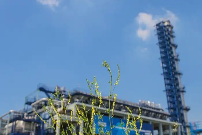 Как работает крупнейший нефтеперерабатывающий завод в России