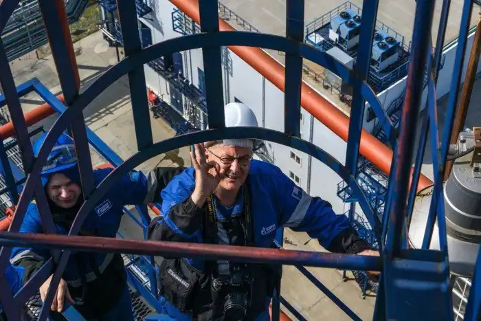 Как работает крупнейший нефтеперерабатывающий завод в России