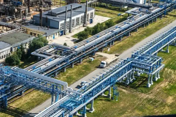 Как работает крупнейший нефтеперерабатывающий завод в России