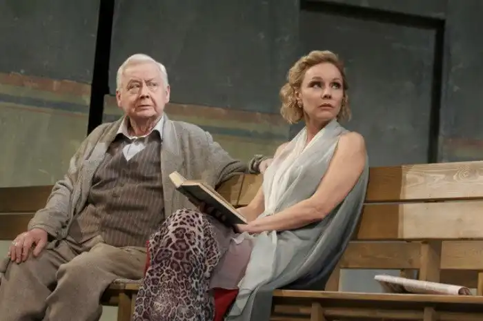 Неравные браки: они предпочитают упругую молодость опыту ровесников