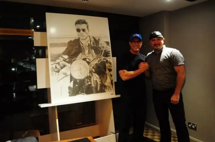 Точечная работа: потрясающие скульптуры из сотен тысяч гвоздей