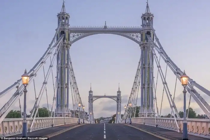 Не хватает только зомби: как выглядит Лондон в предрассветные часы