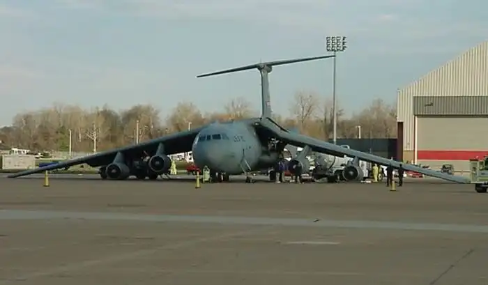 Как американцы самолет заправляли