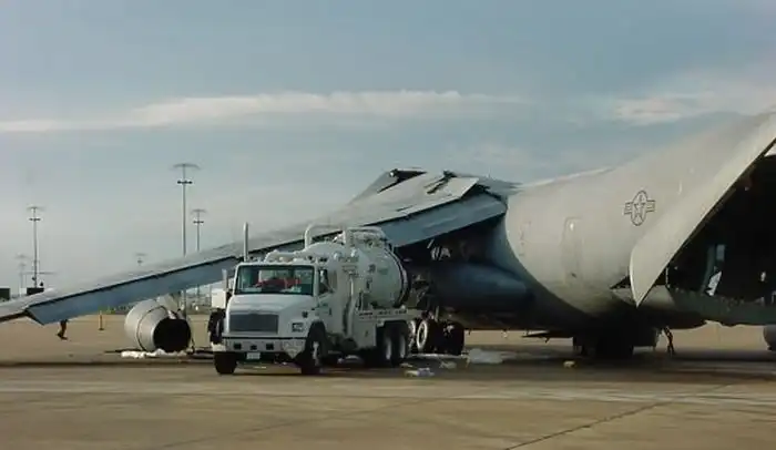 Как американцы самолет заправляли