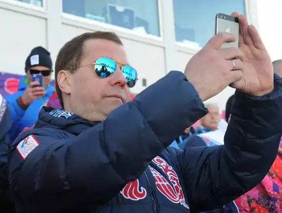 Россияне просят Путина отправить «рекламное лицо Apple» в отставку