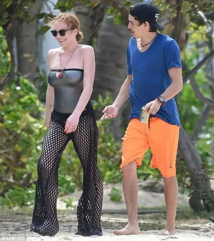 Самые нелепые и безвкусные наряды знаменитостей за последнее время