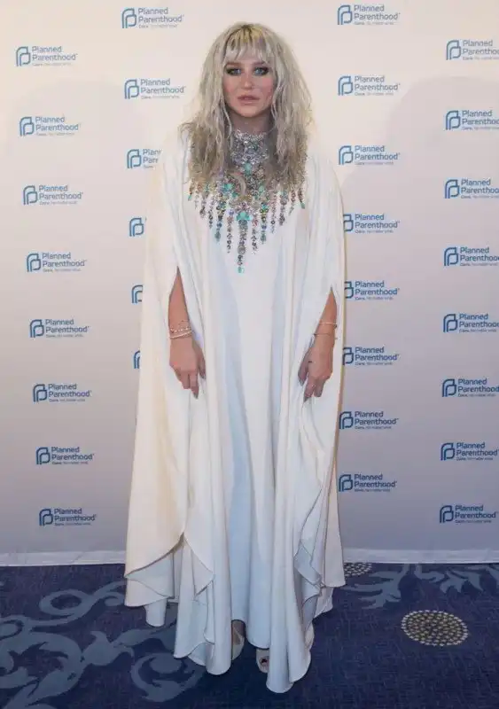 Самые нелепые и безвкусные наряды знаменитостей за последнее время